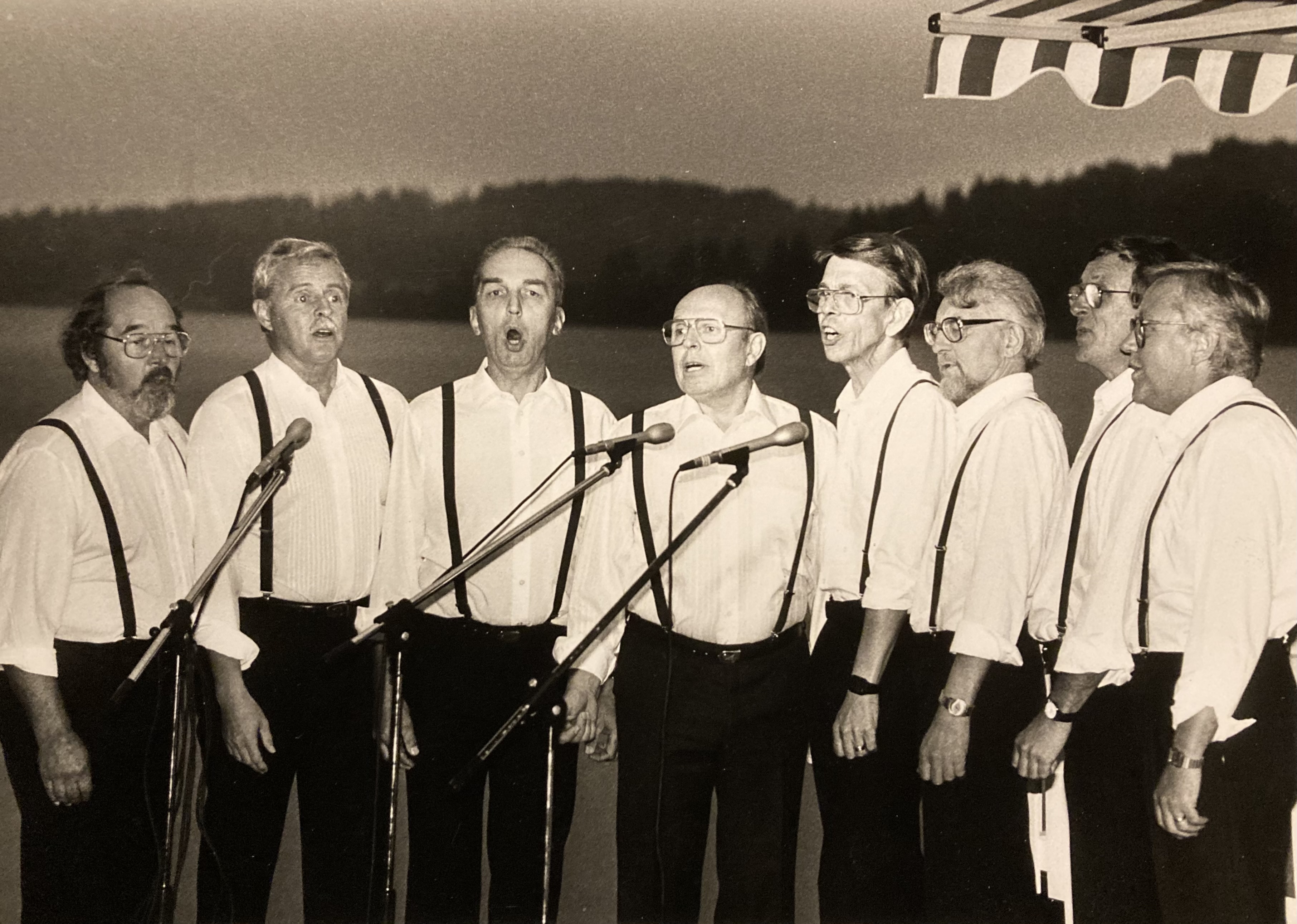 Fifty Fifty äldre foto